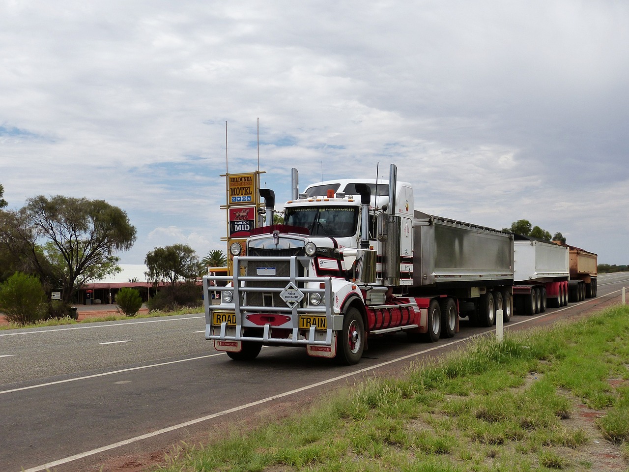 The Use of the HEMTT in Logistics Operations